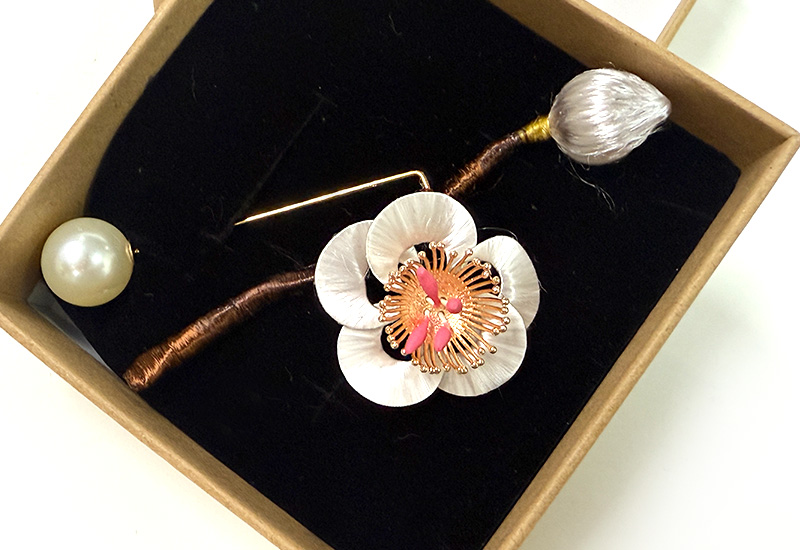 翼藝纏花福飾 -暗香影疏(雙花胸針)